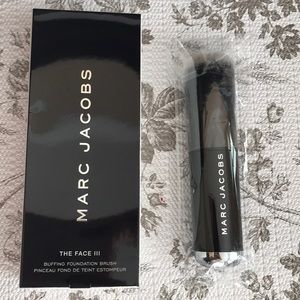 Marc Jacbos Face Brush3